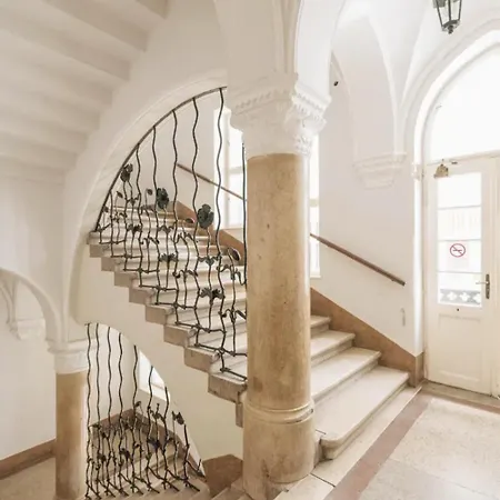 Luxury By Hi5- The Actor's Den Appartement *