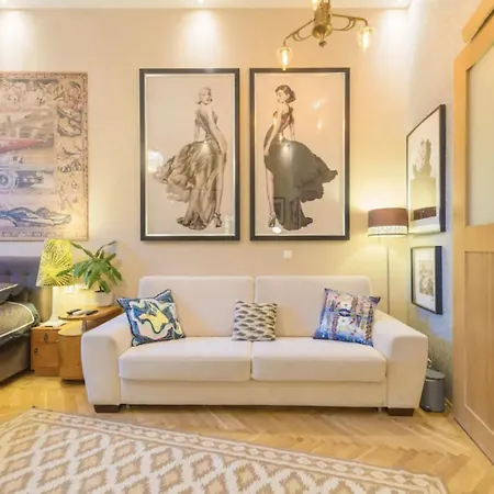 Luxury By Hi5- The Actor's Den Apartament