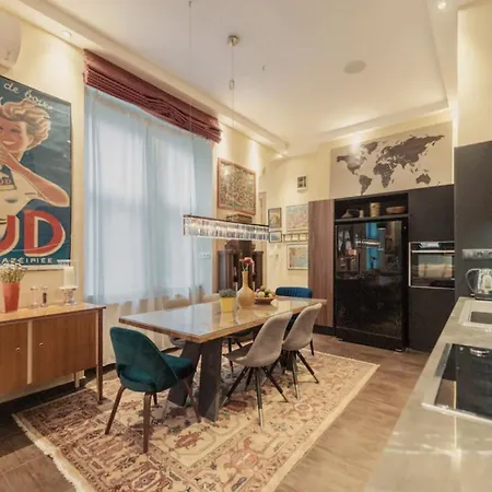 Luxury By Hi5- The Actor's Den Budapest