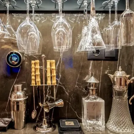 Luxury By Hi5- The Actor's Den Appartamento Budapest