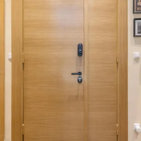 Luxury By Hi5- The Actor's Den *