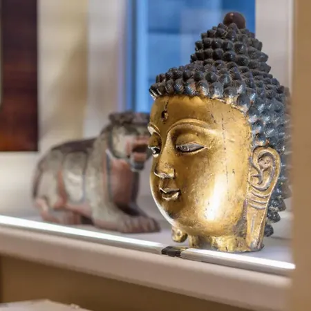 Luxury By Hi5- The Actor's Den *