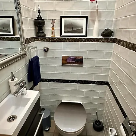 Luxury By Hi5- The Actor's Den