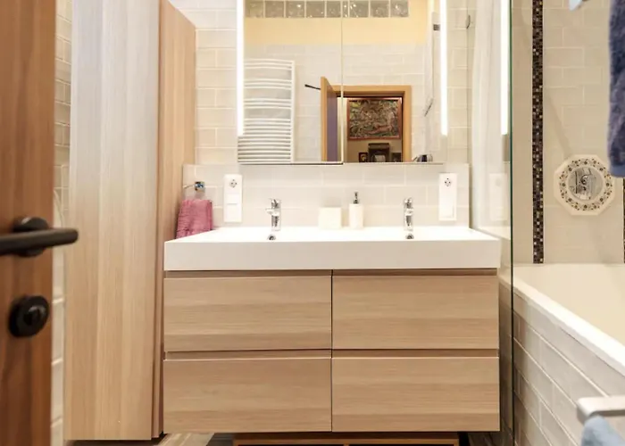 Luxury By Hi5- The Actor's Den * 부다페스트