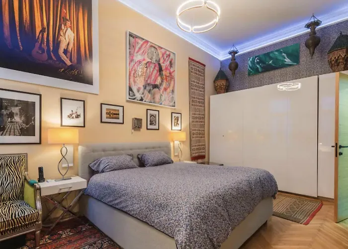 Luxury By Hi5- The Actor's Den * Budapest